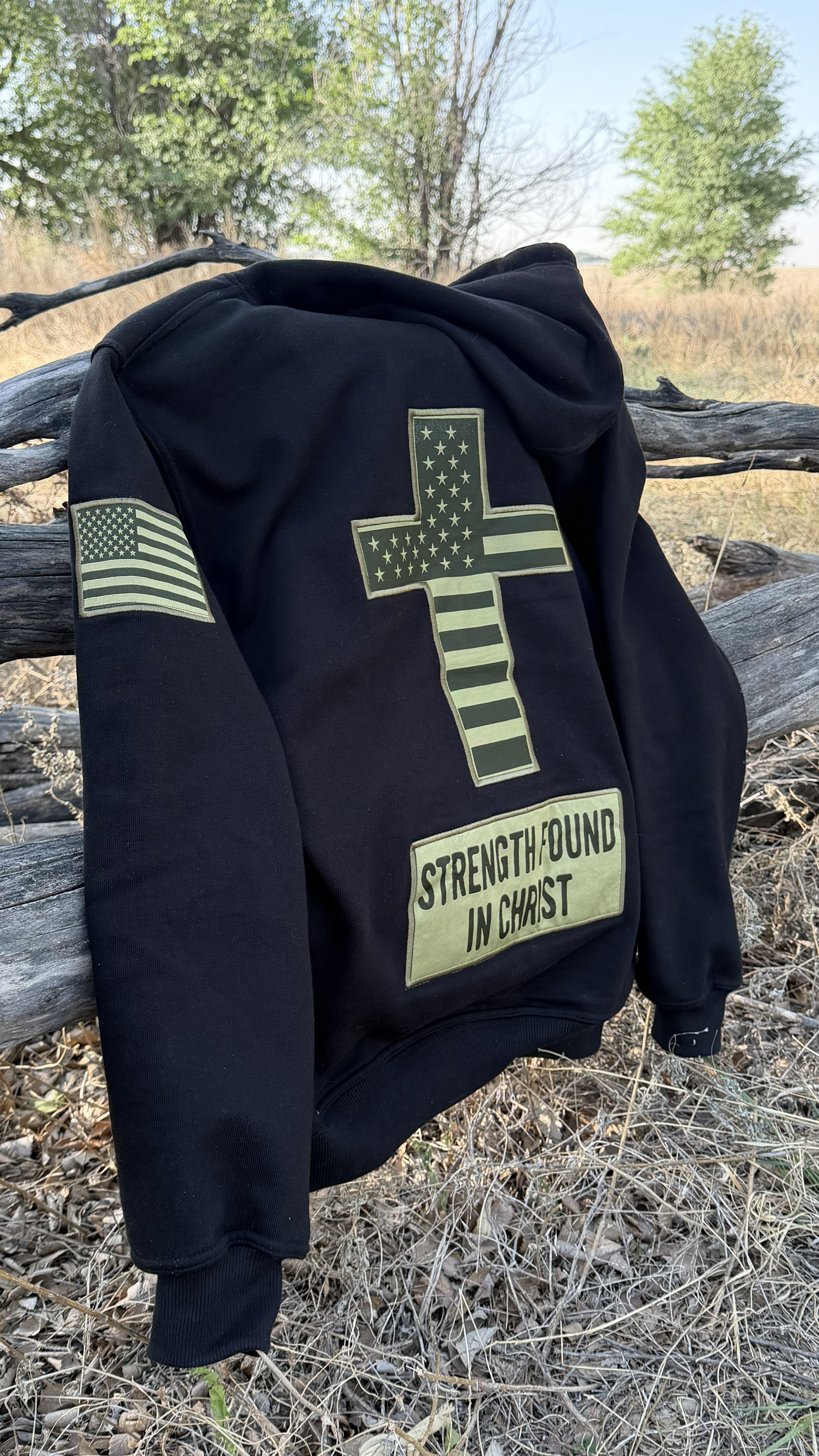 Chain breaker Hoodie – Black / Olive